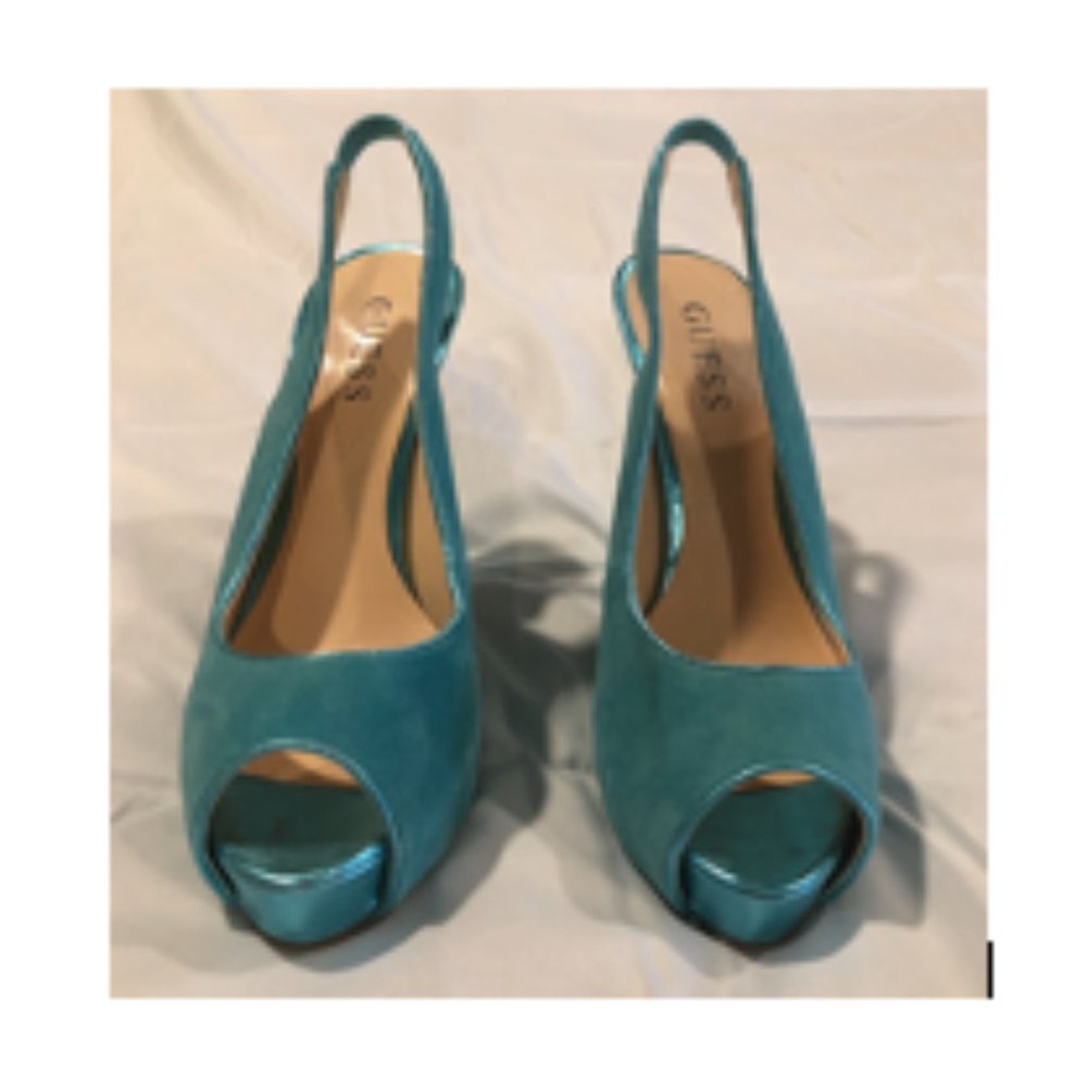 Guess Shiny Teal Platform Pumps, size 7